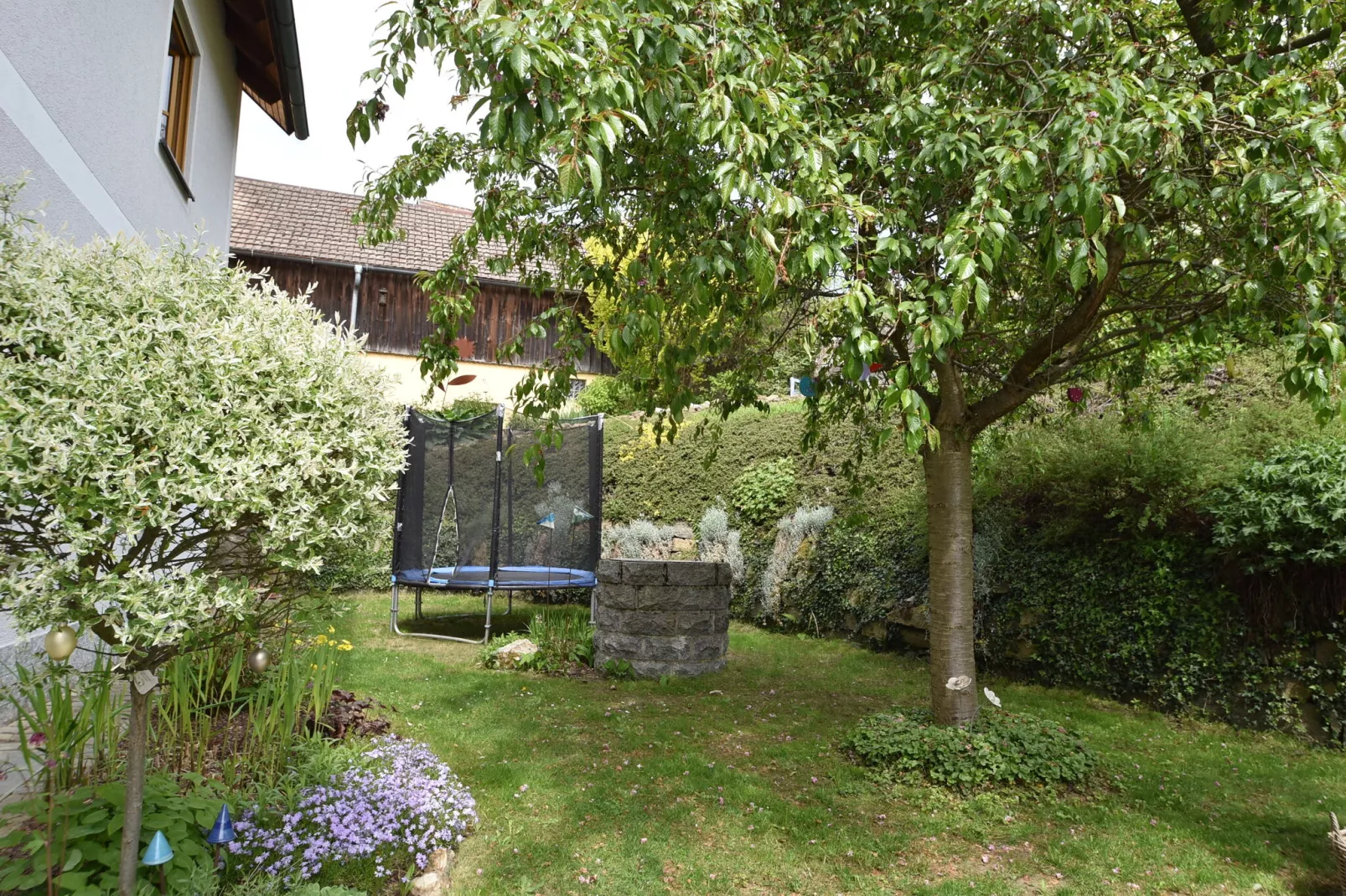 Schloßbergblick-Gardens summer