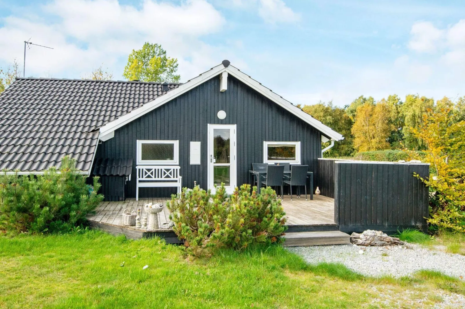 Comfortable Cottage with Large Grounds - By Traum Ferienwohnungen-Outdoor