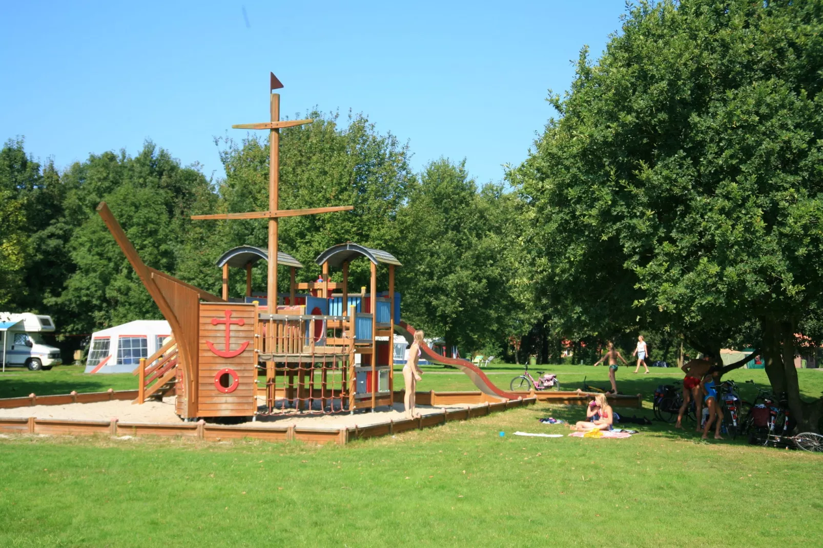 Villapark Akenveen 1-Parkeinrichtungen