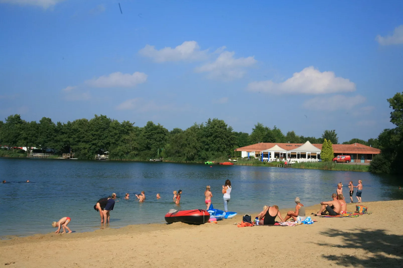 Villapark Akenveen 1-Parkeinrichtungen