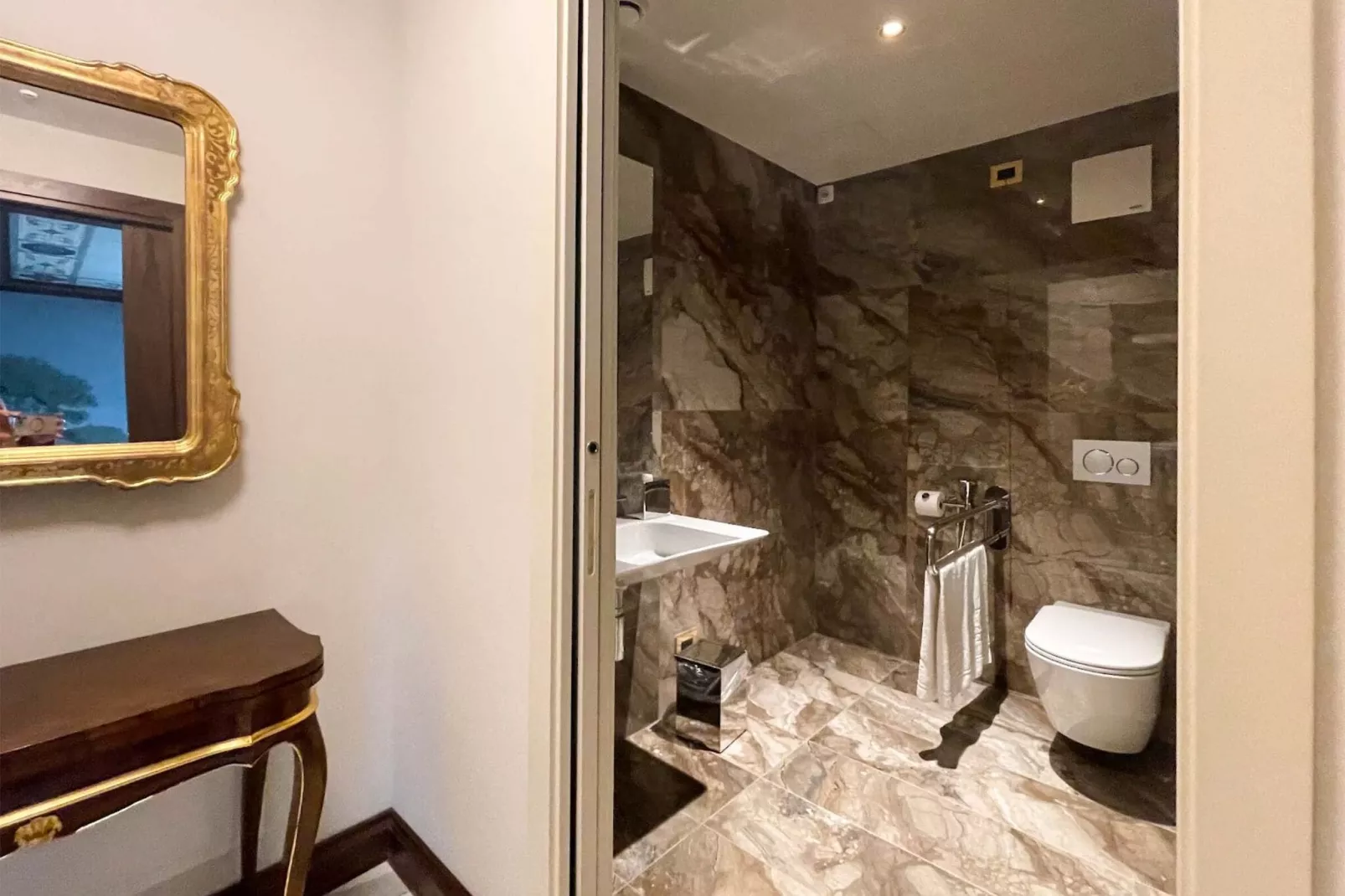 Tamburina-Bathroom