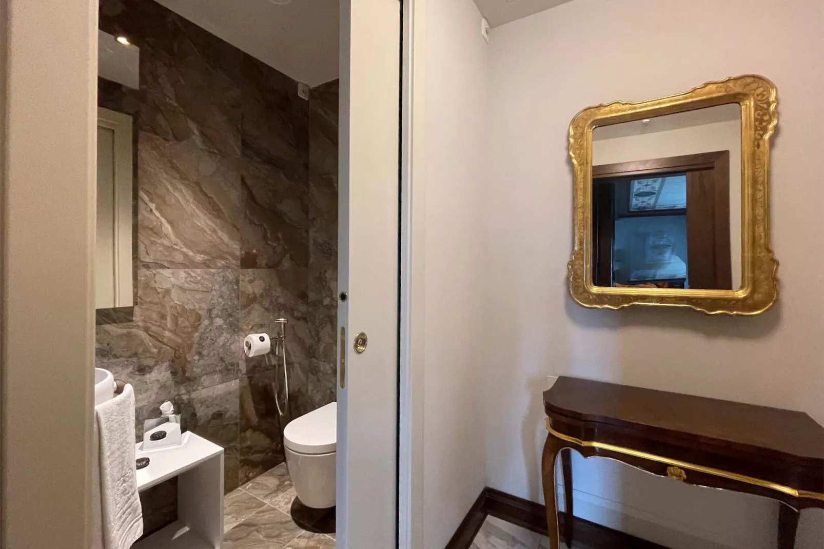 Tamburina-Bathroom