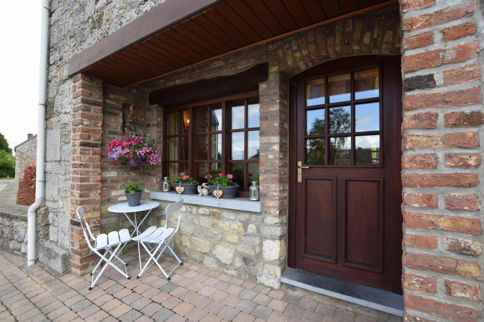 La Grange-Exterior summer