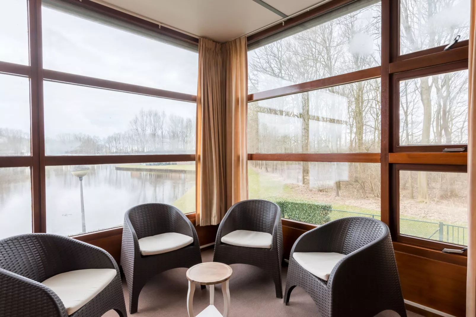 Hunzepark 10-Living room