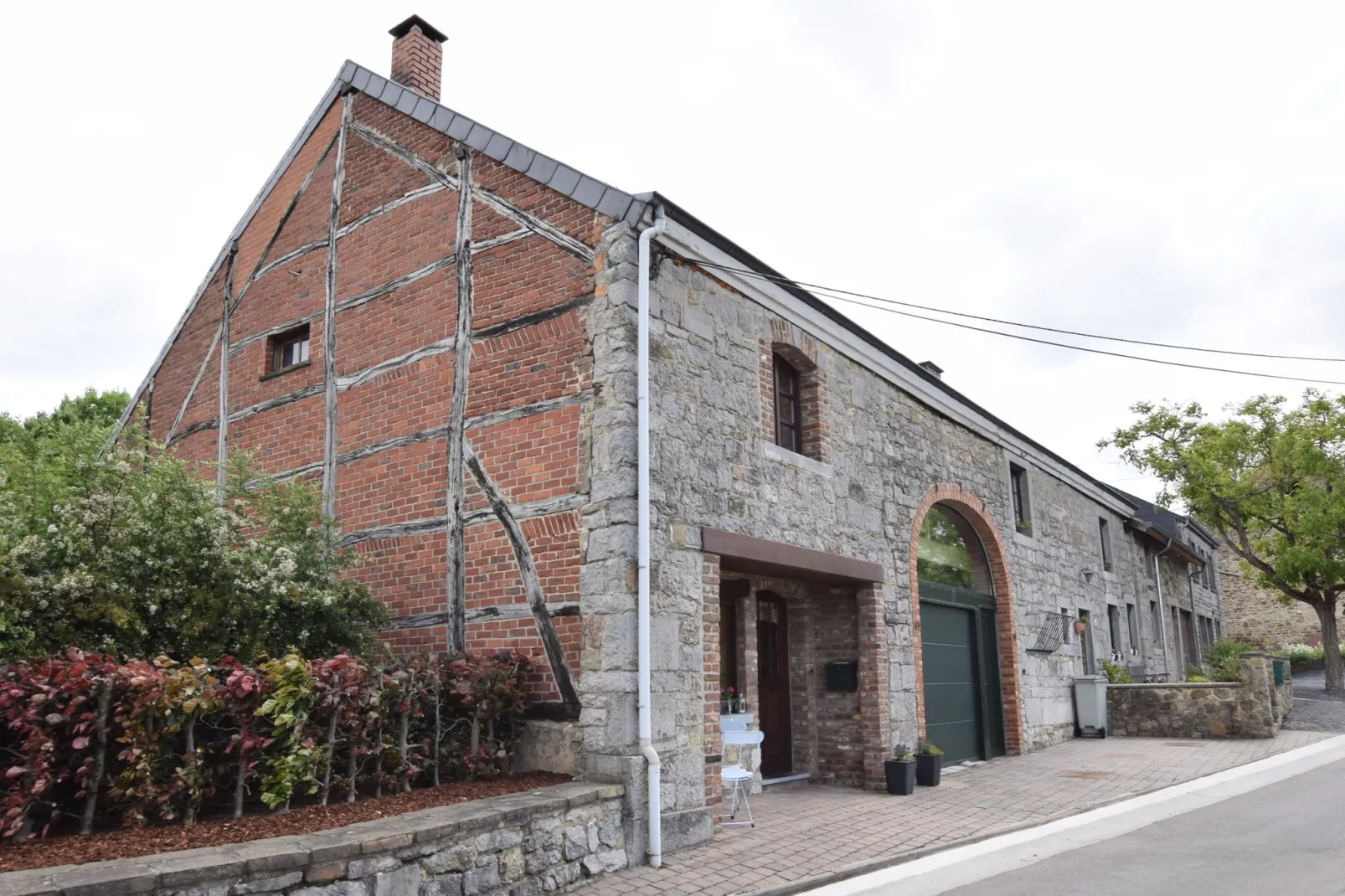 La Grange-Exterior summer
