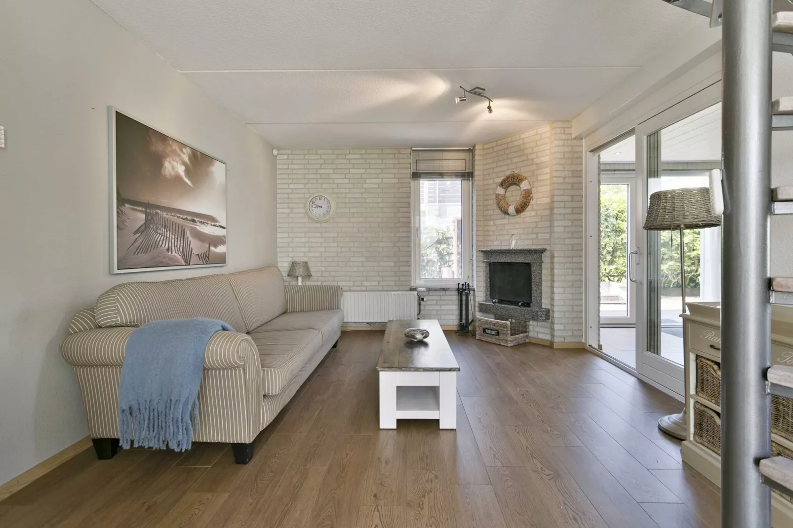Ostrea 152-Living room