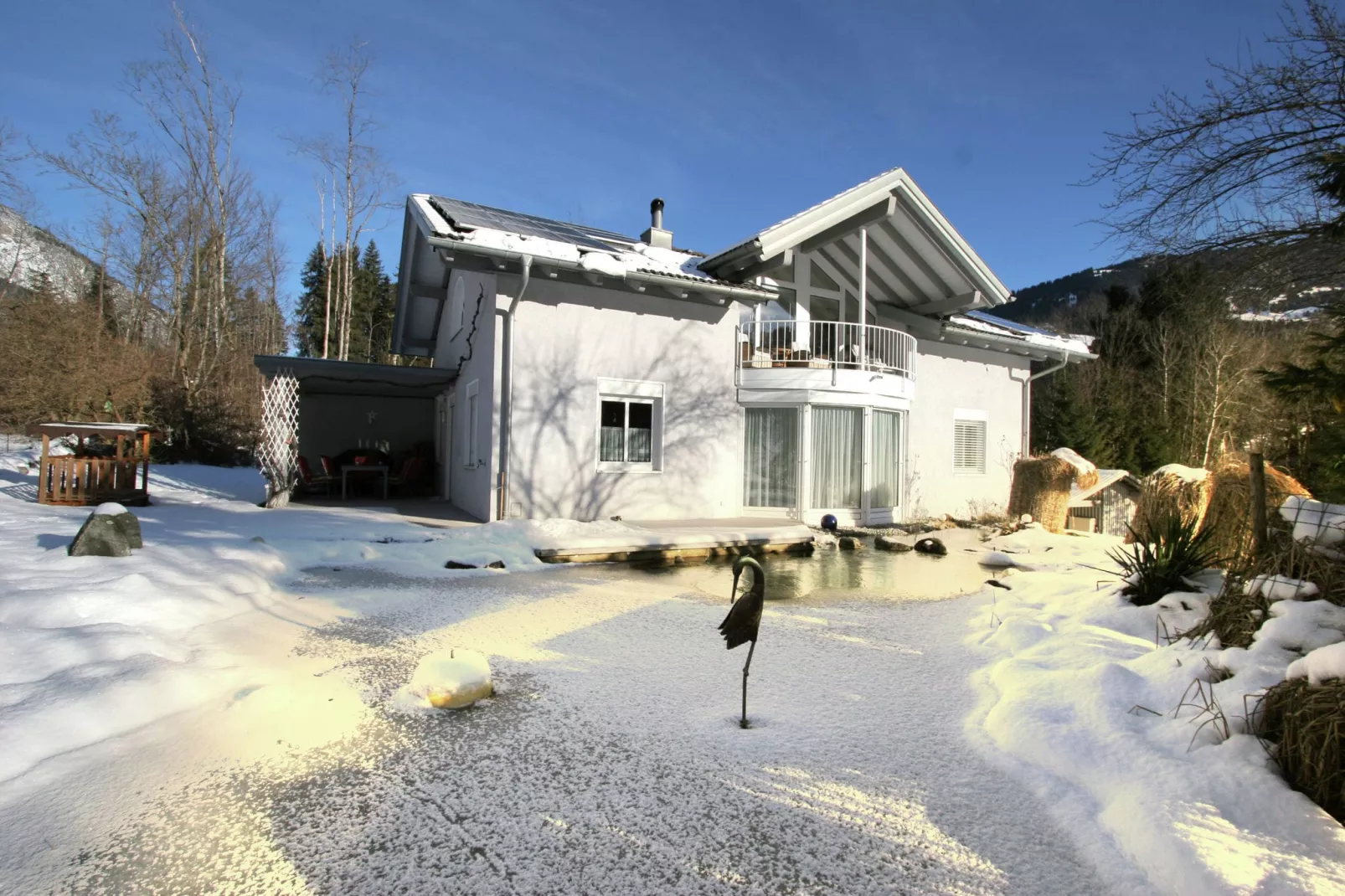 Bianca-Exterior in winter