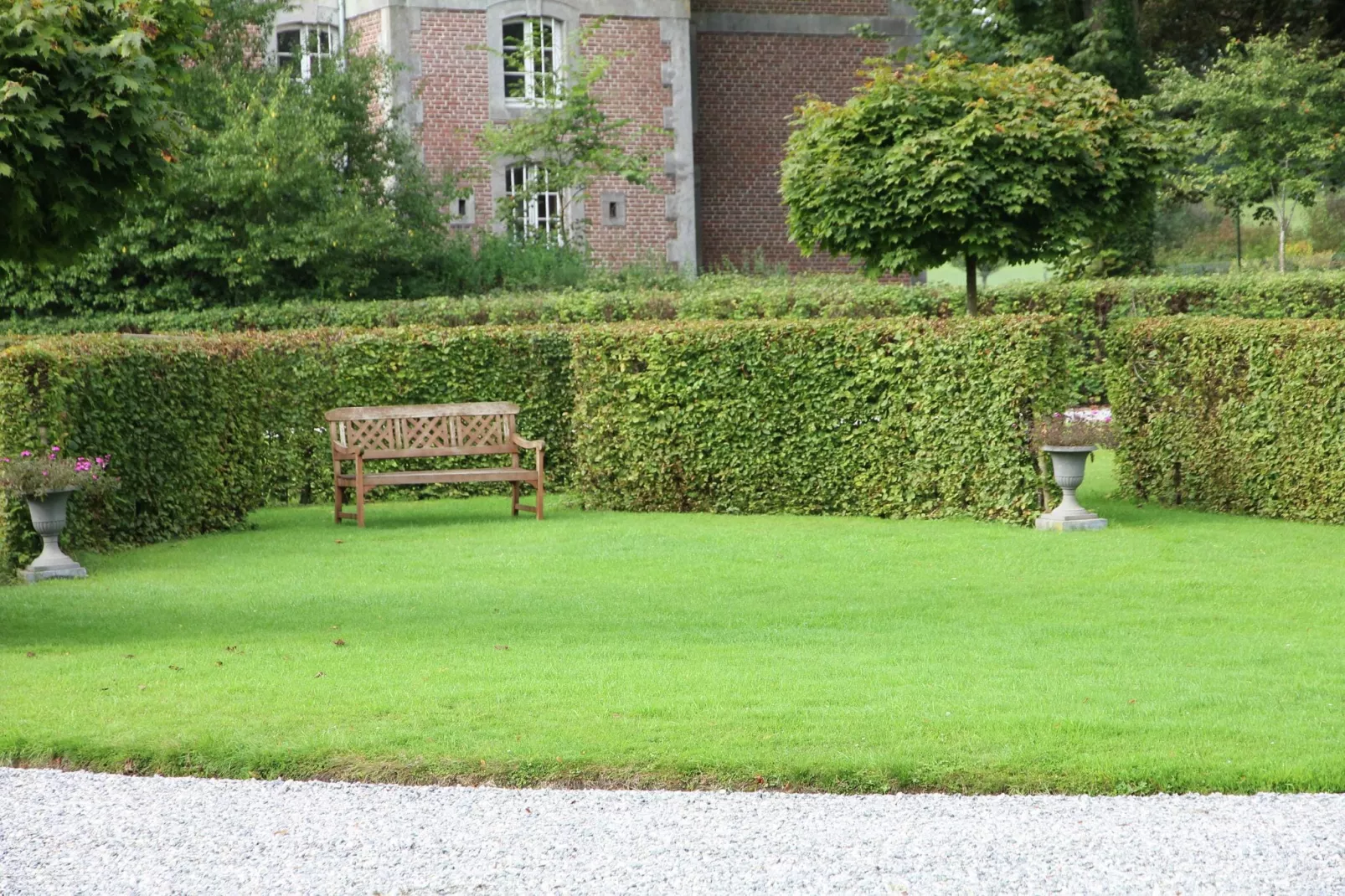 Sur les Douves-Gardens summer