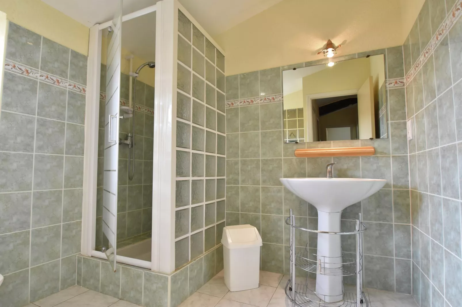 VILLA - FELINES MINERVOIS-Bathroom