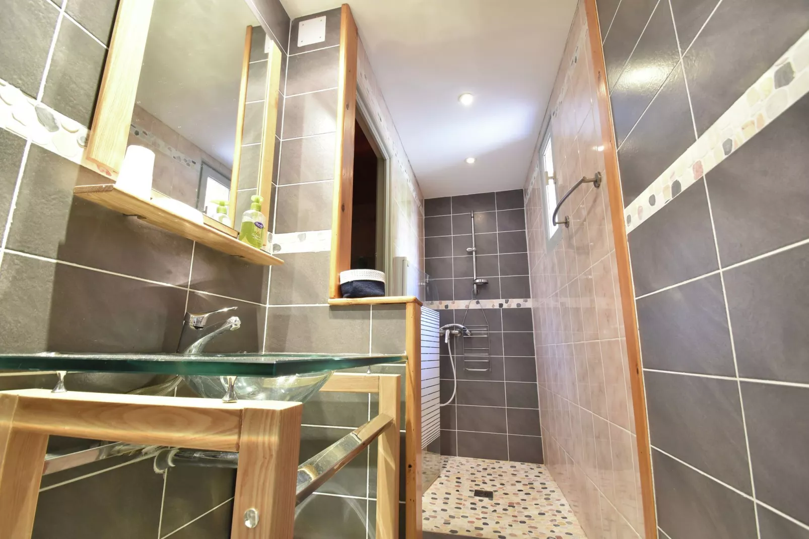 VILLA - FELINES MINERVOIS-Bathroom