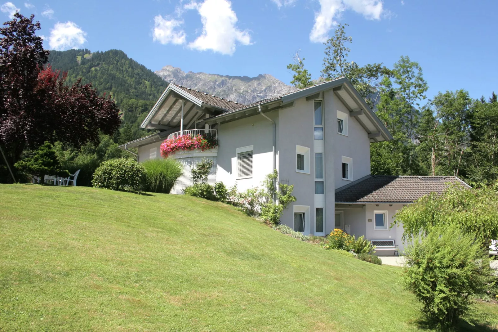 Bianca-Exterior in summer