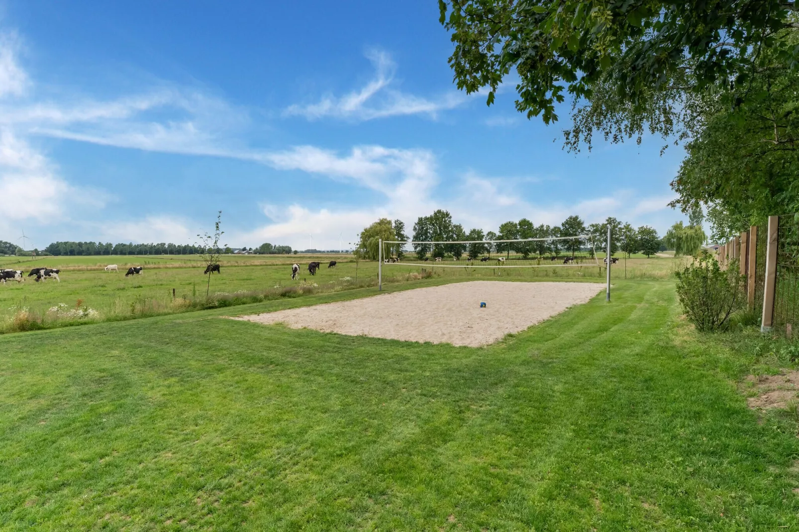 Hoeve Grenszicht-Gardens summer