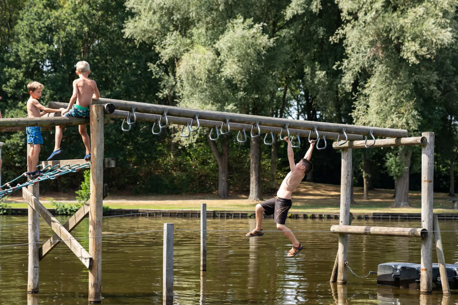 Hunzepark 13-Park facilities