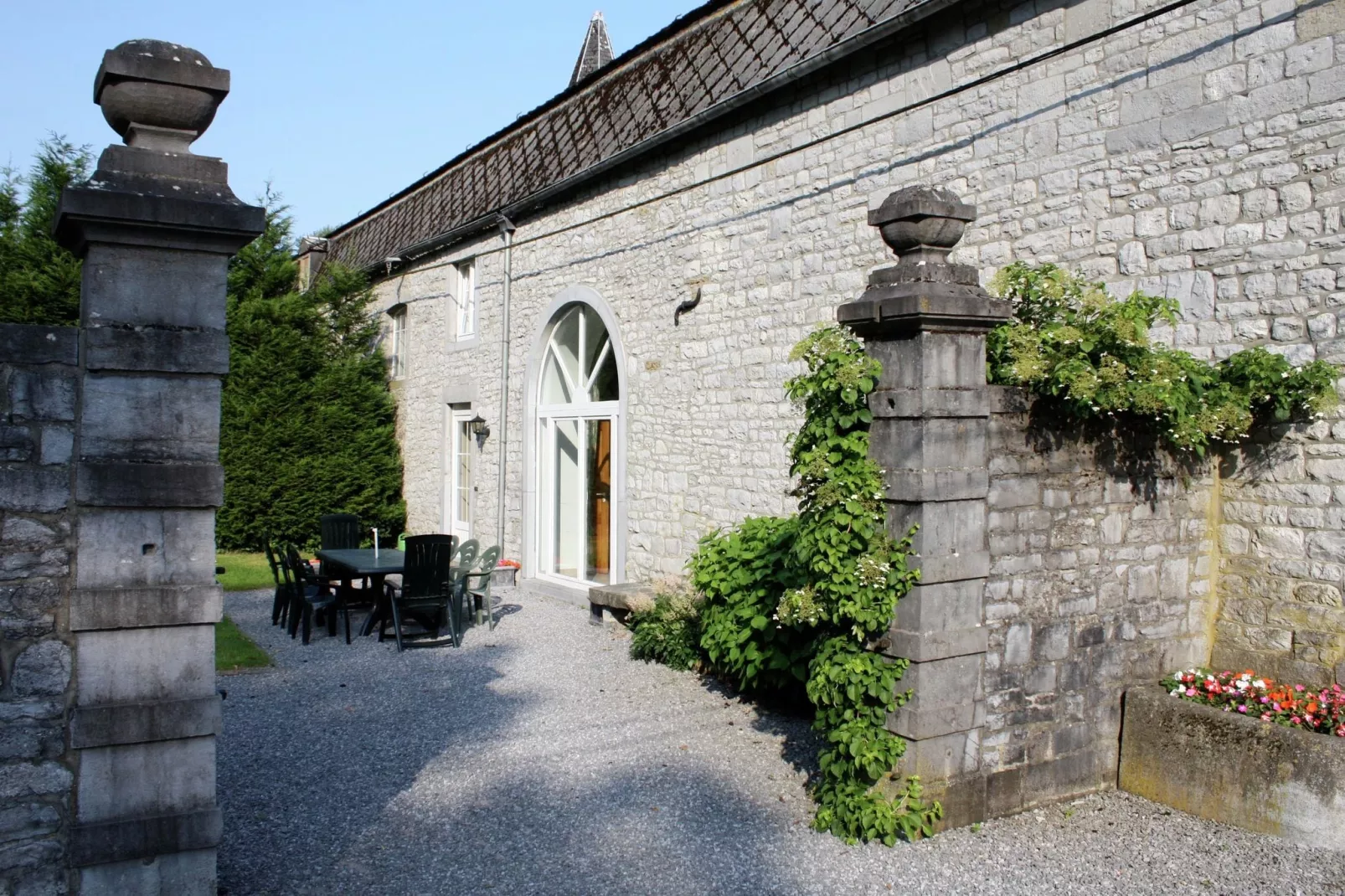 Le Clos du Château-Exterior summer