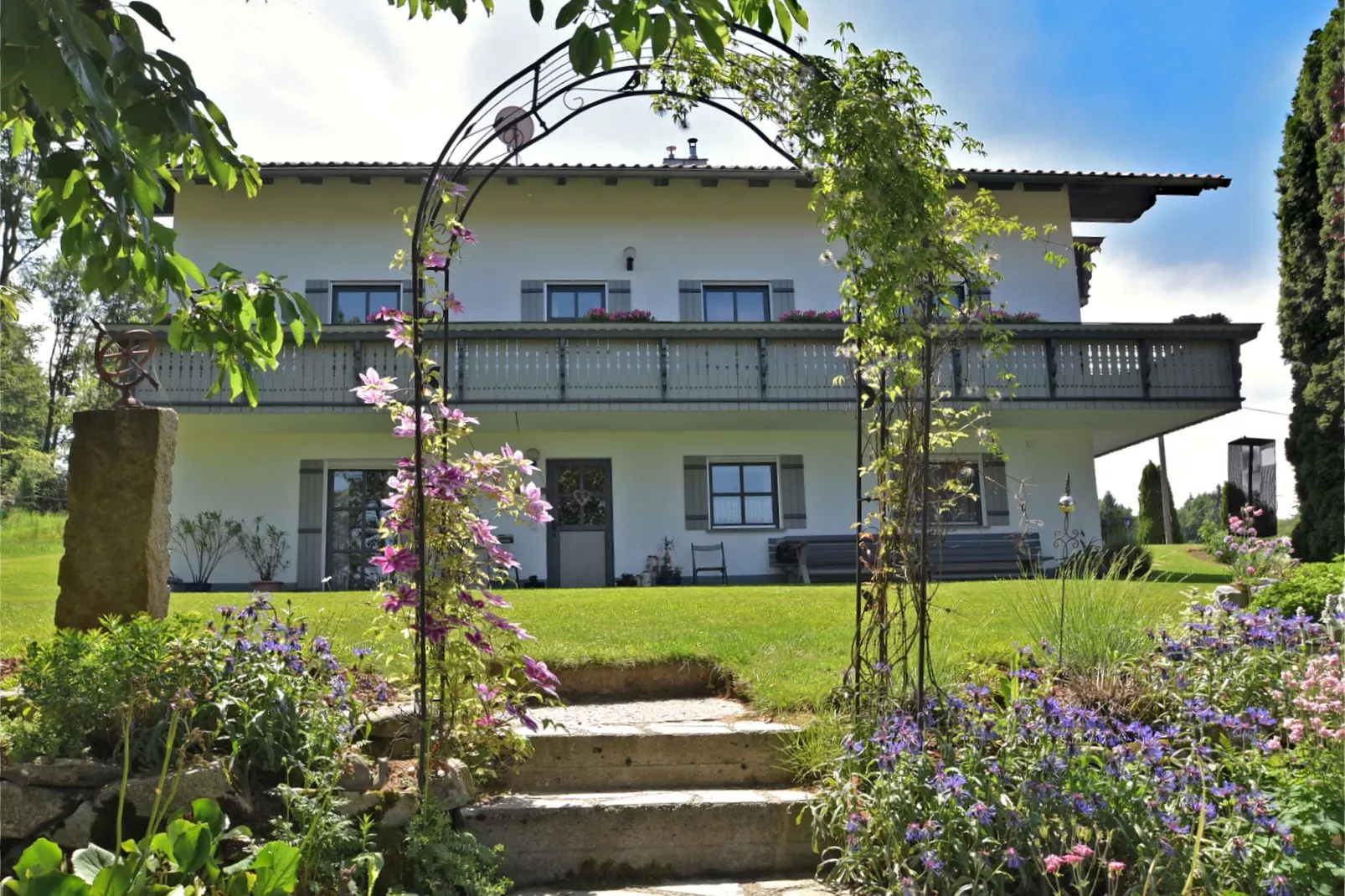 Holecek-Exterior summer