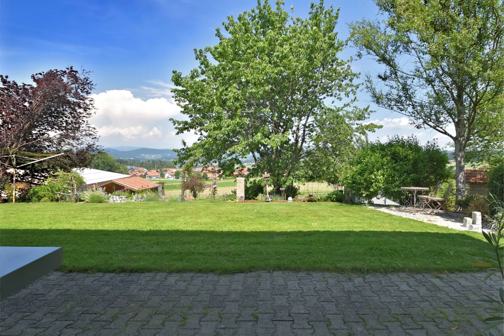 Holecek-Gardens summer