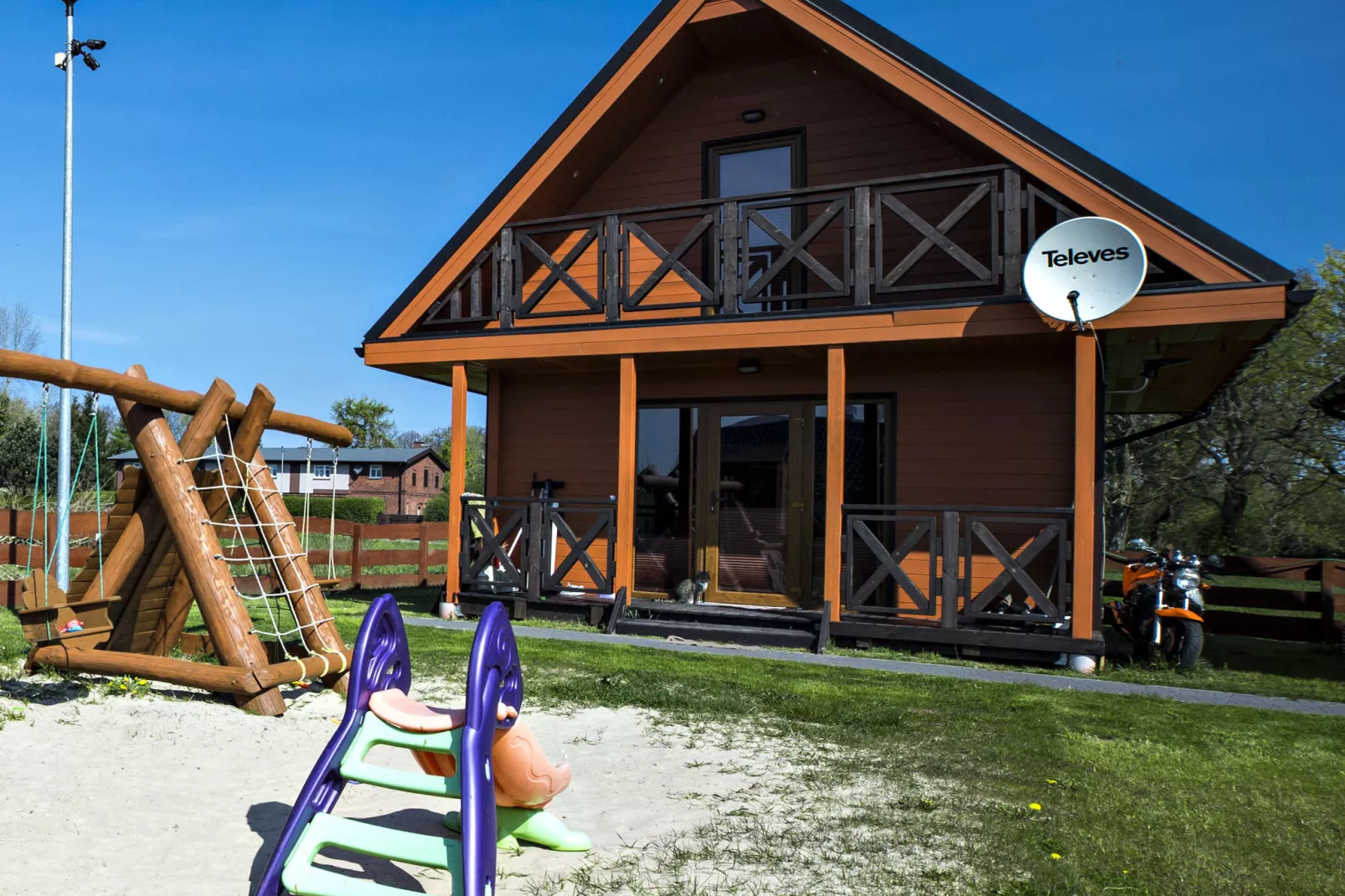 House Jamno Lake-Exterior summer