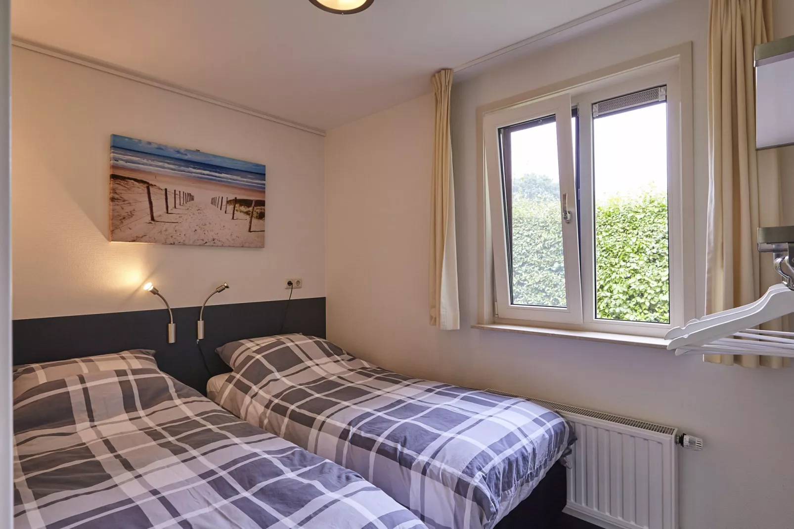 Lounge & Relax-Bedroom