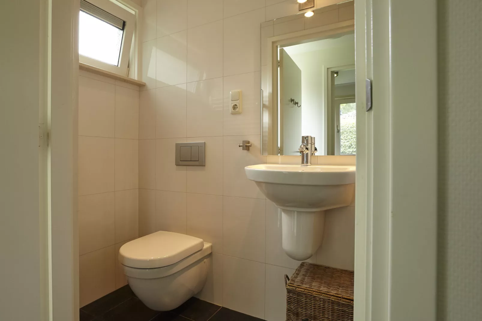 Lounge & Relax-Bathroom