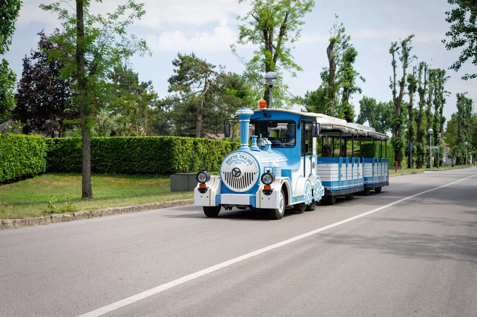 Village Albarella Trilo S3-Parkeinrichtungen