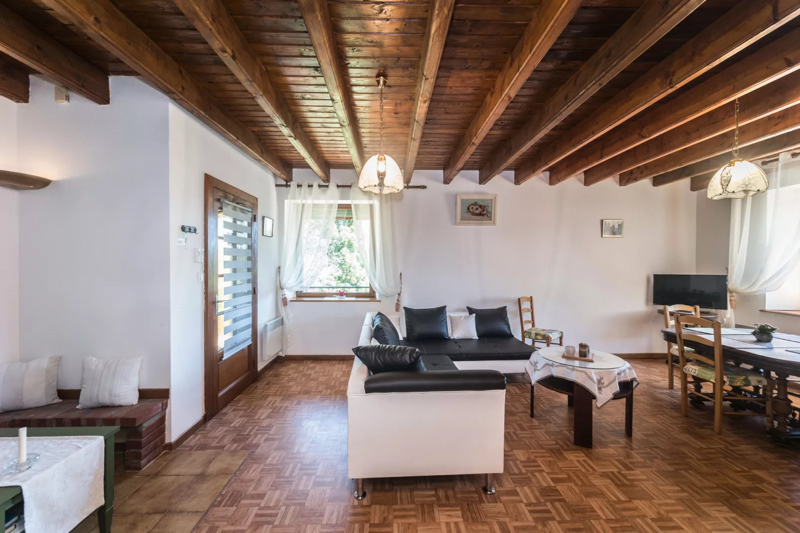 Curtille du Mesnil 2-Living room