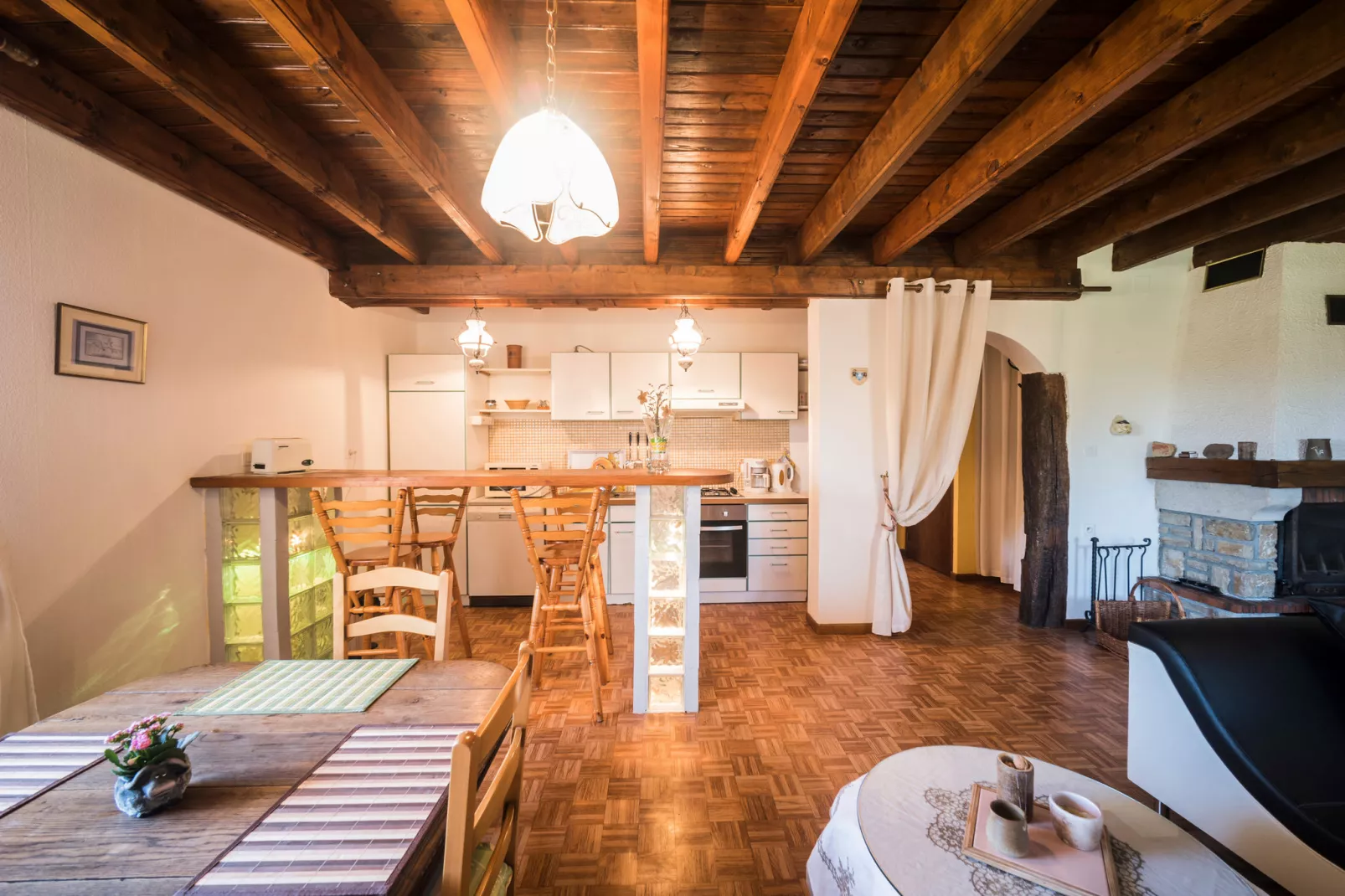 Curtille du Mesnil 2-Dining room