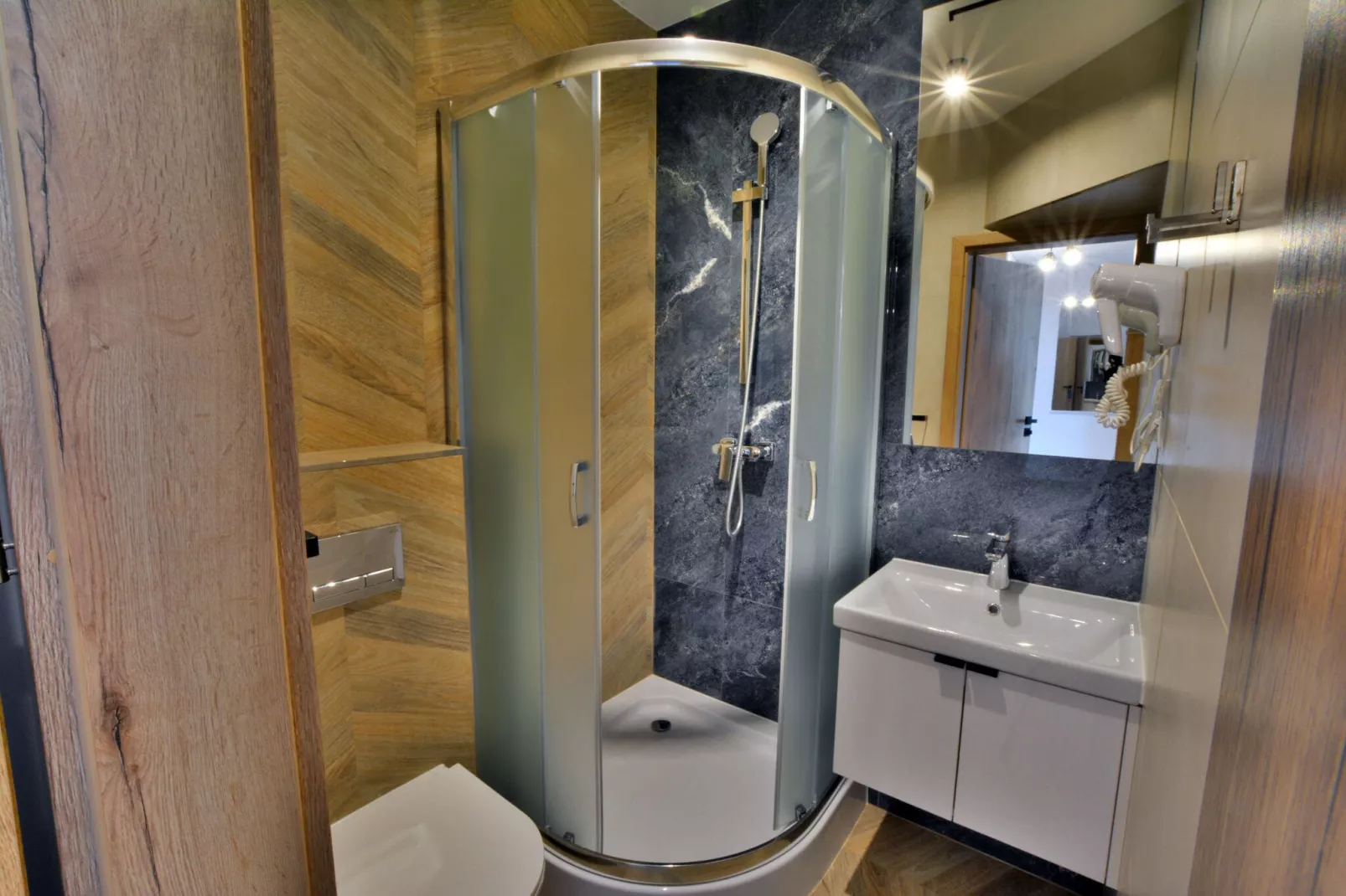 Apartament Nr 1 4-osobowy 35 m2 Ustronie Morskie-Bathroom