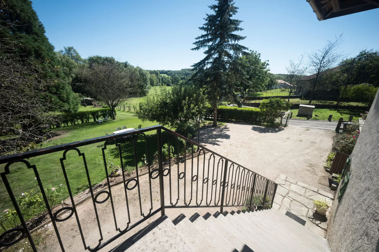 Curtille du Mesnil 2-View summer