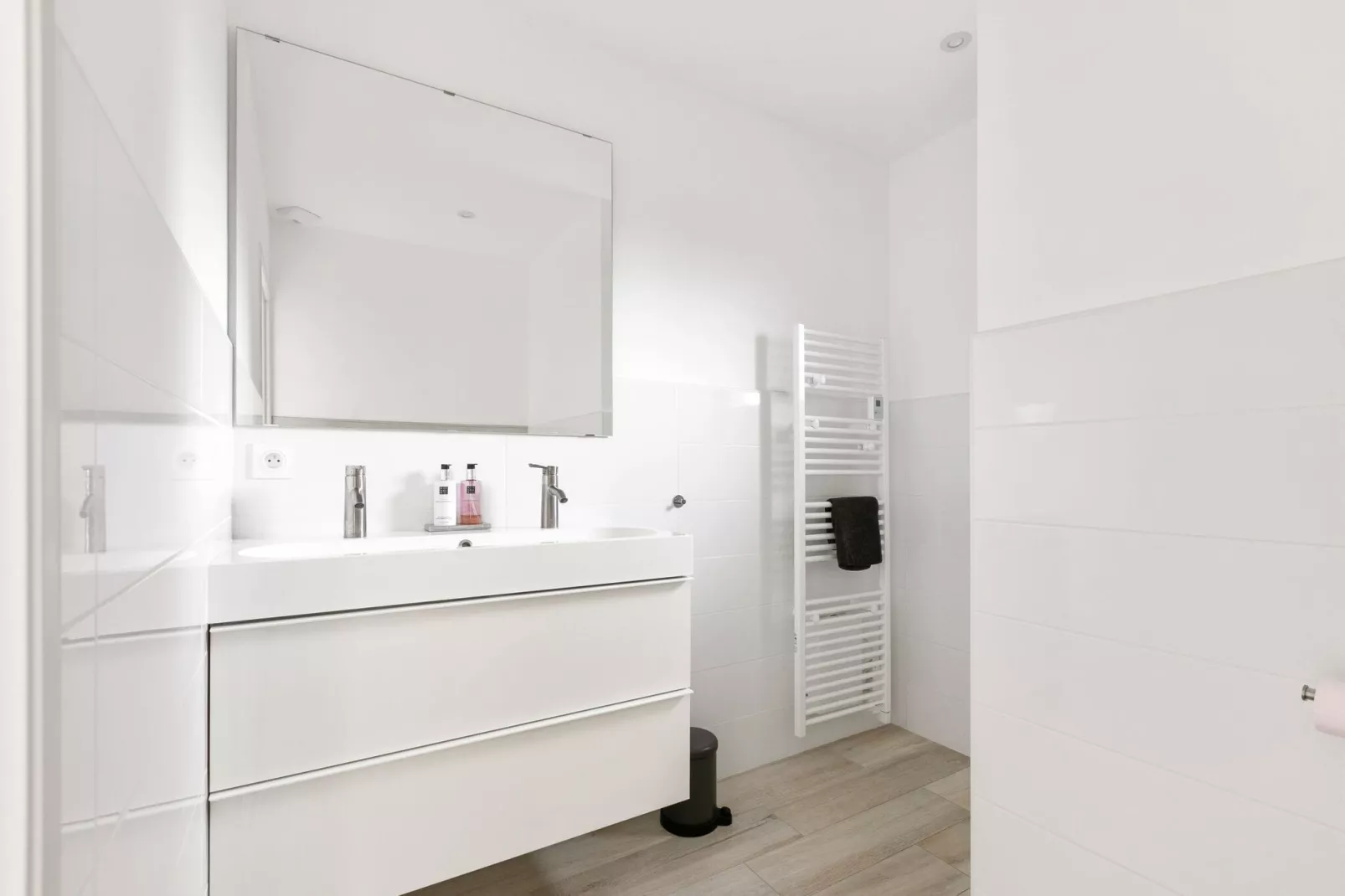 La Garrigue-Bathroom