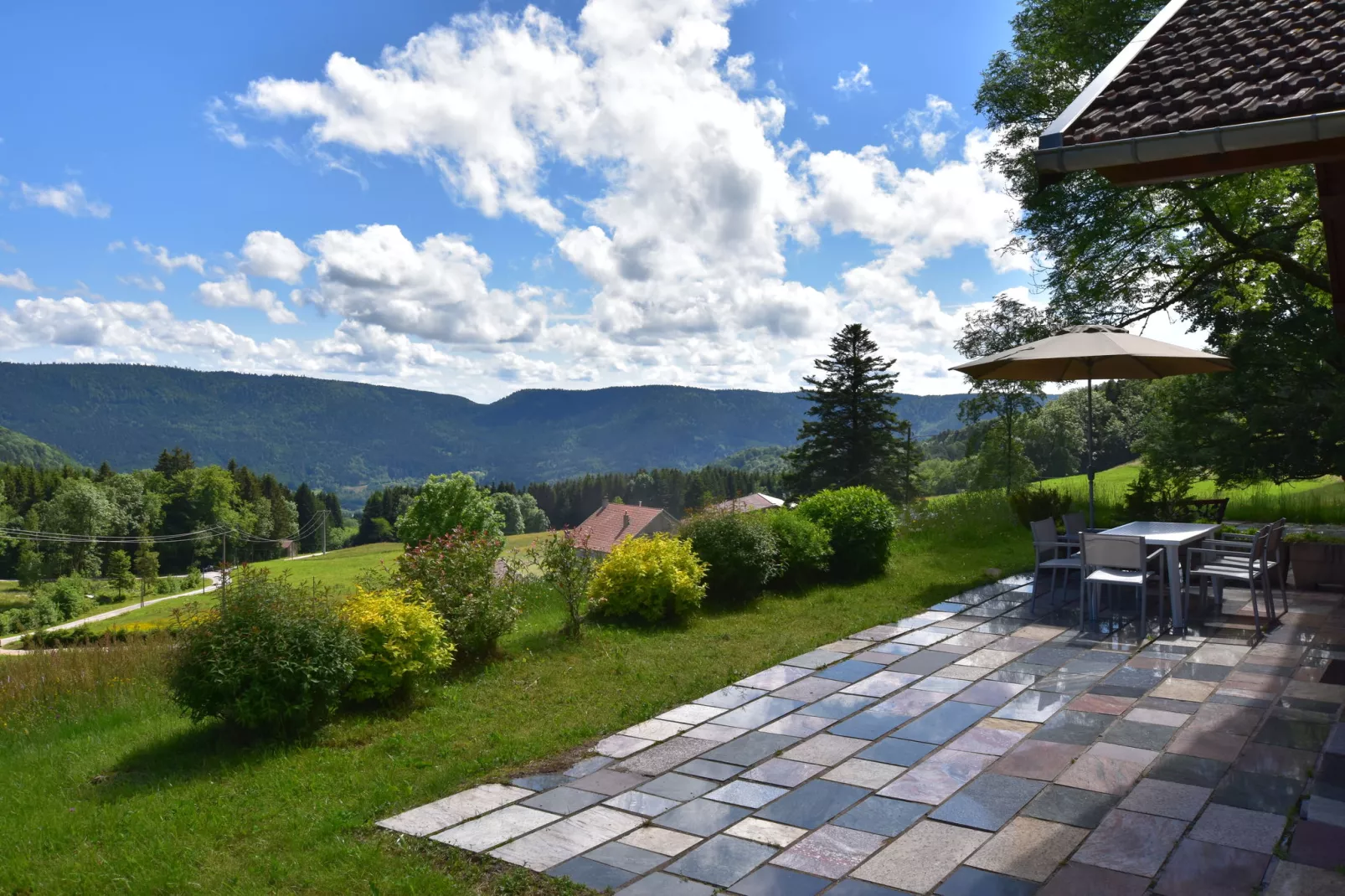 La Bergerie-Gardens in summer