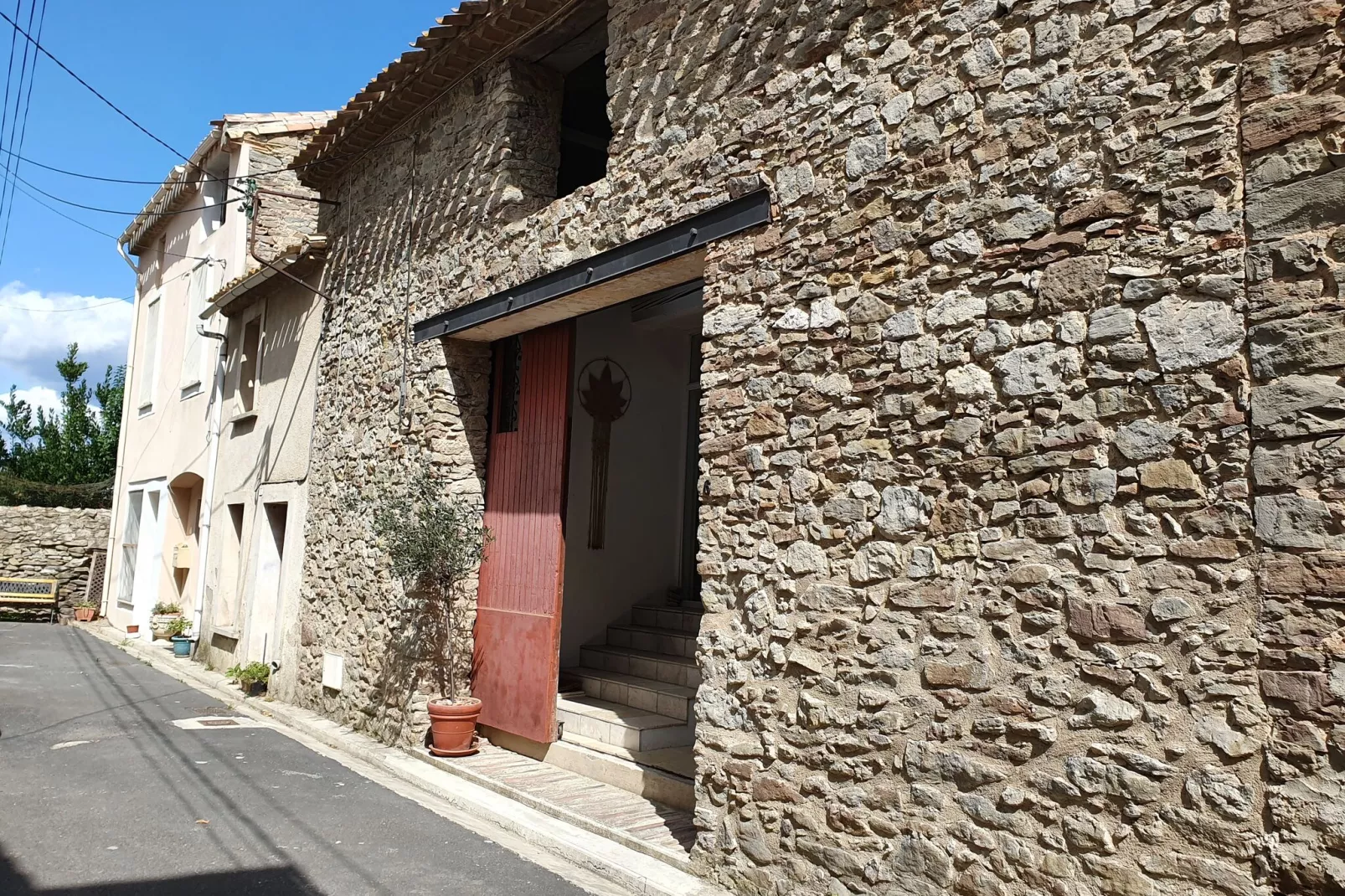 Le Loft-Exterior in summer