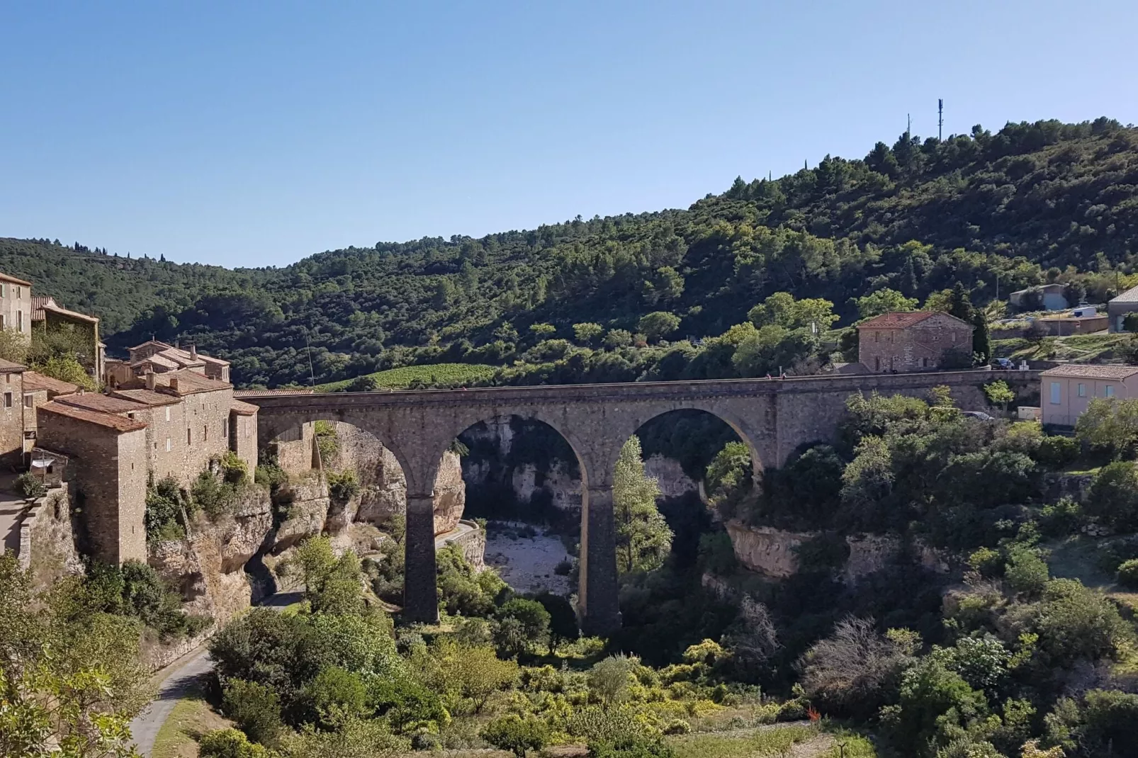 Villa à Camplong-Zones d'été à 20 km