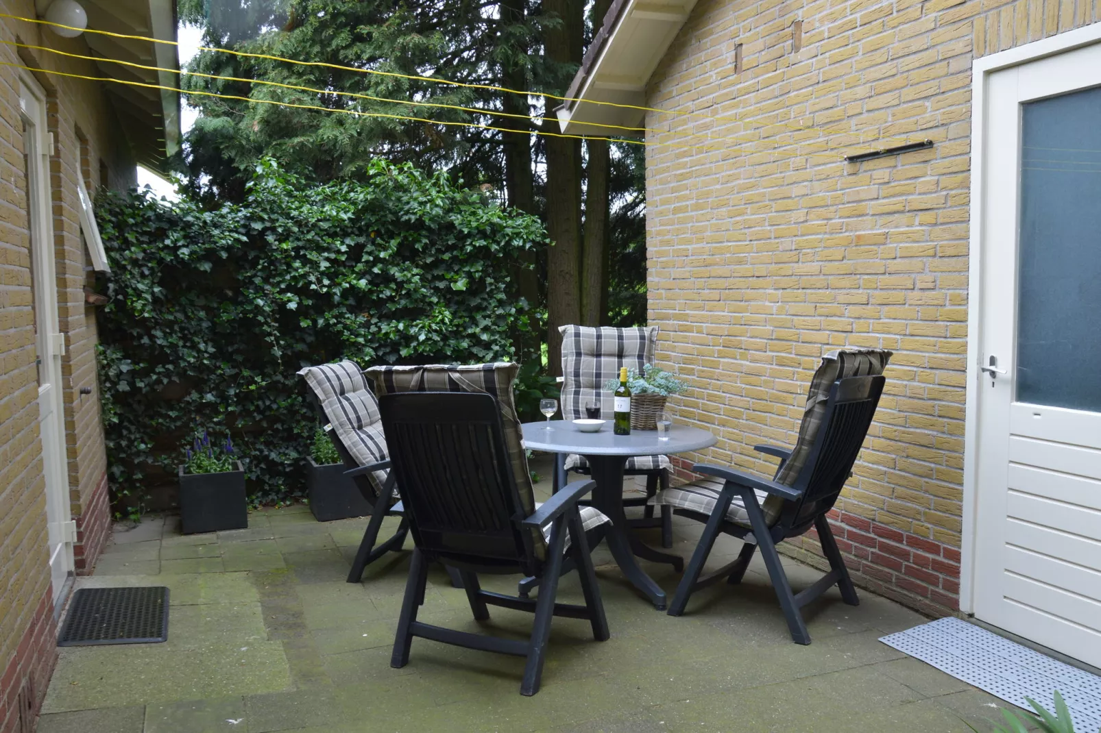 Huus in 't Hagt-Terrace balcony