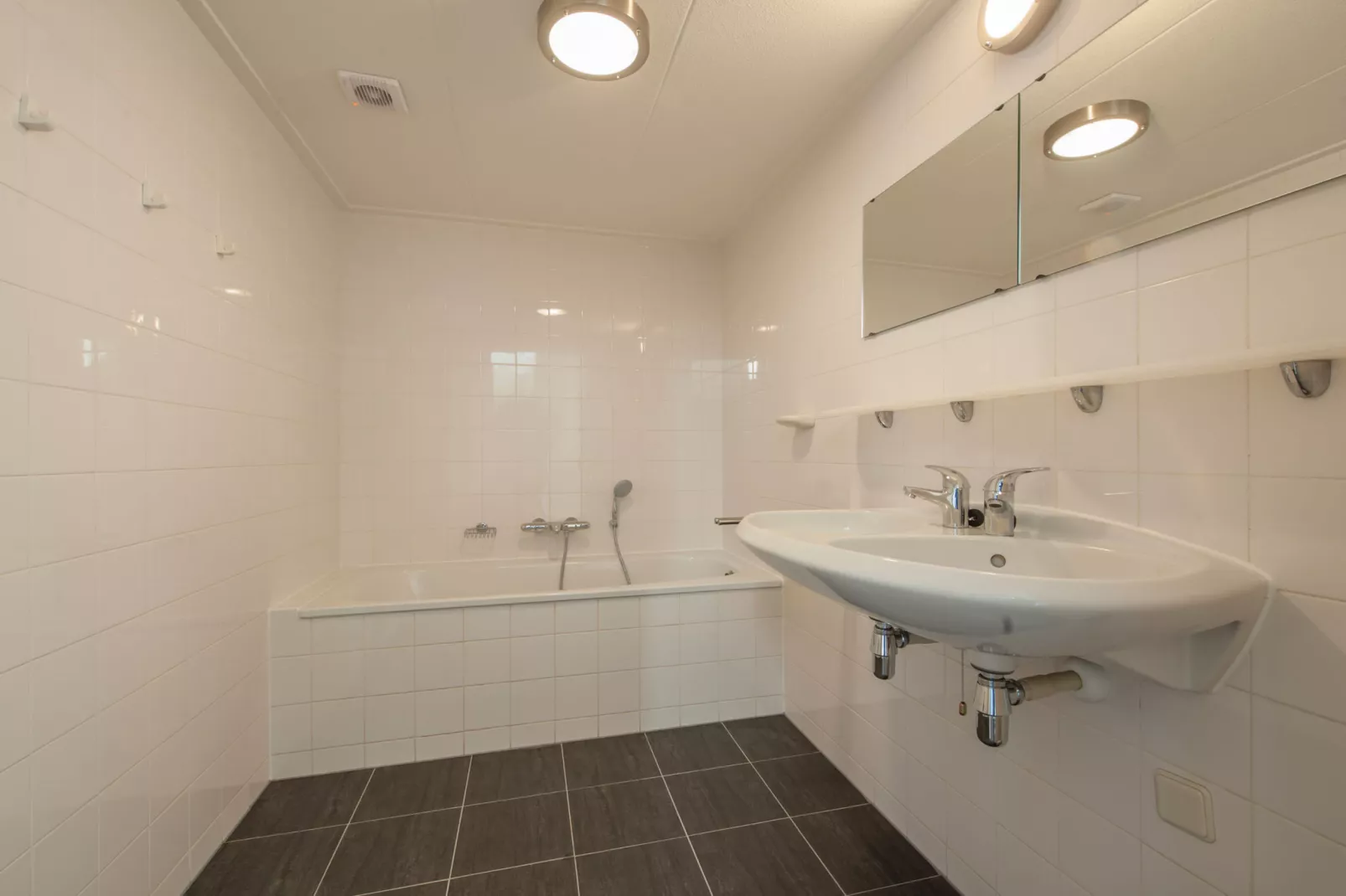 Roompot Beach Resort 21-Bathroom