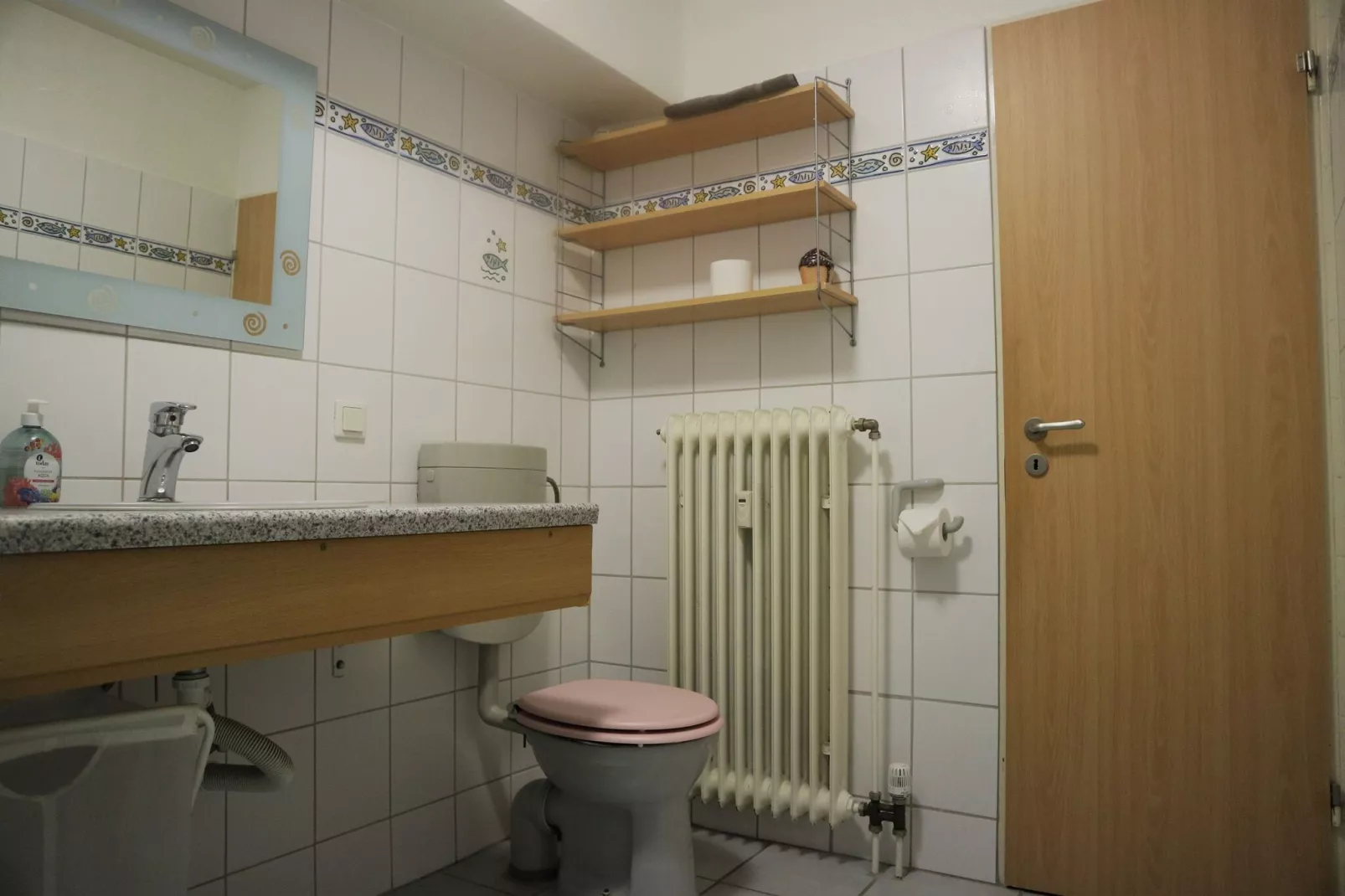 Flora-Bathroom