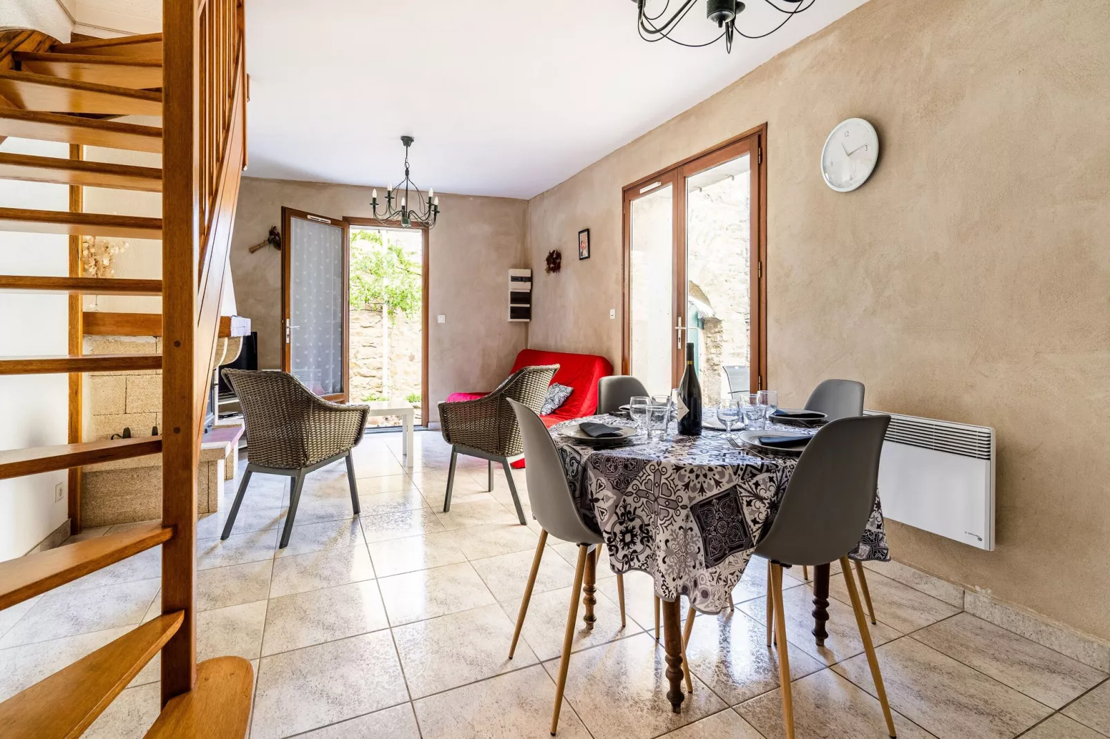 LA MAISON DE VILLAGE-Salle à manger