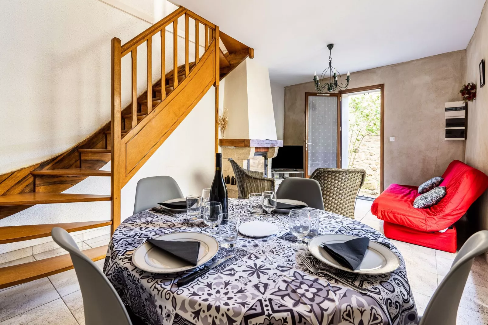 LA MAISON DE VILLAGE-Salle à manger