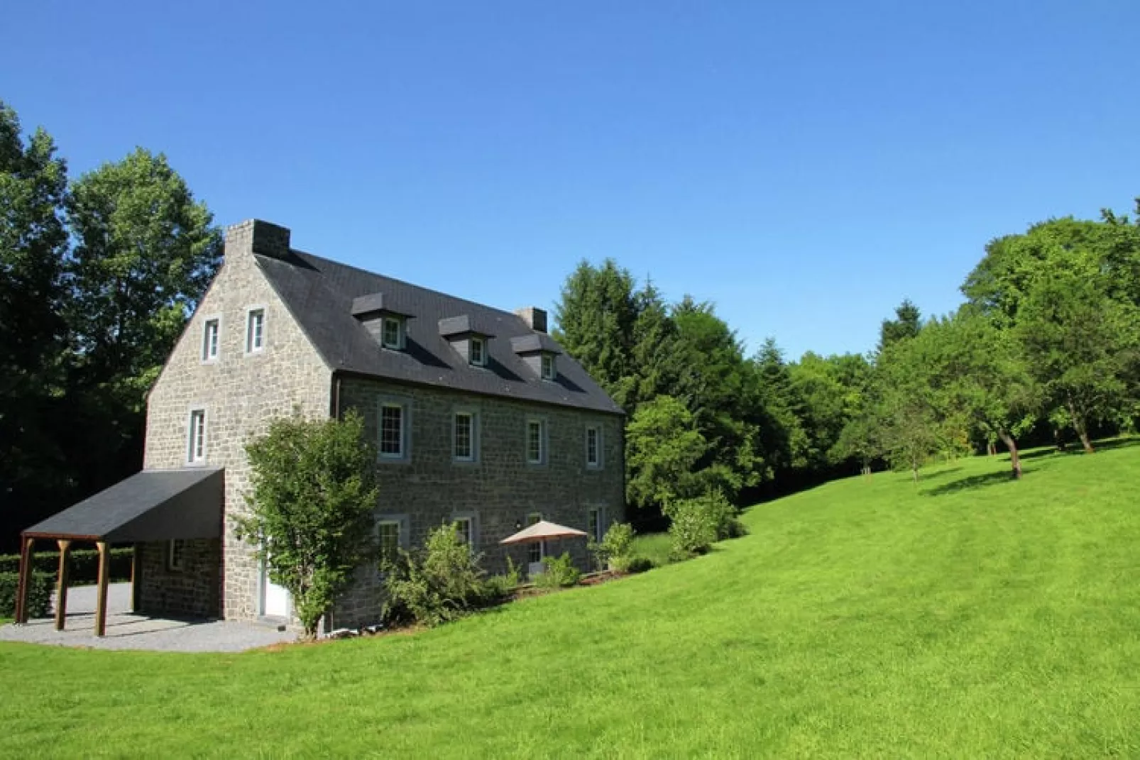 La Chevalerie-Außenbereich Sommer
