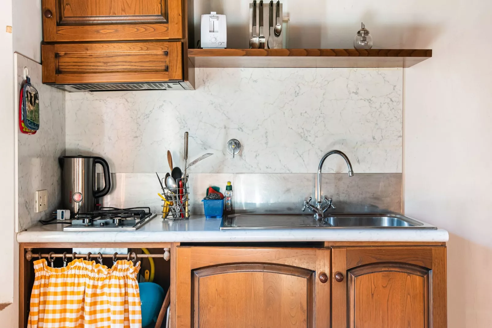 Rosa-Kitchen