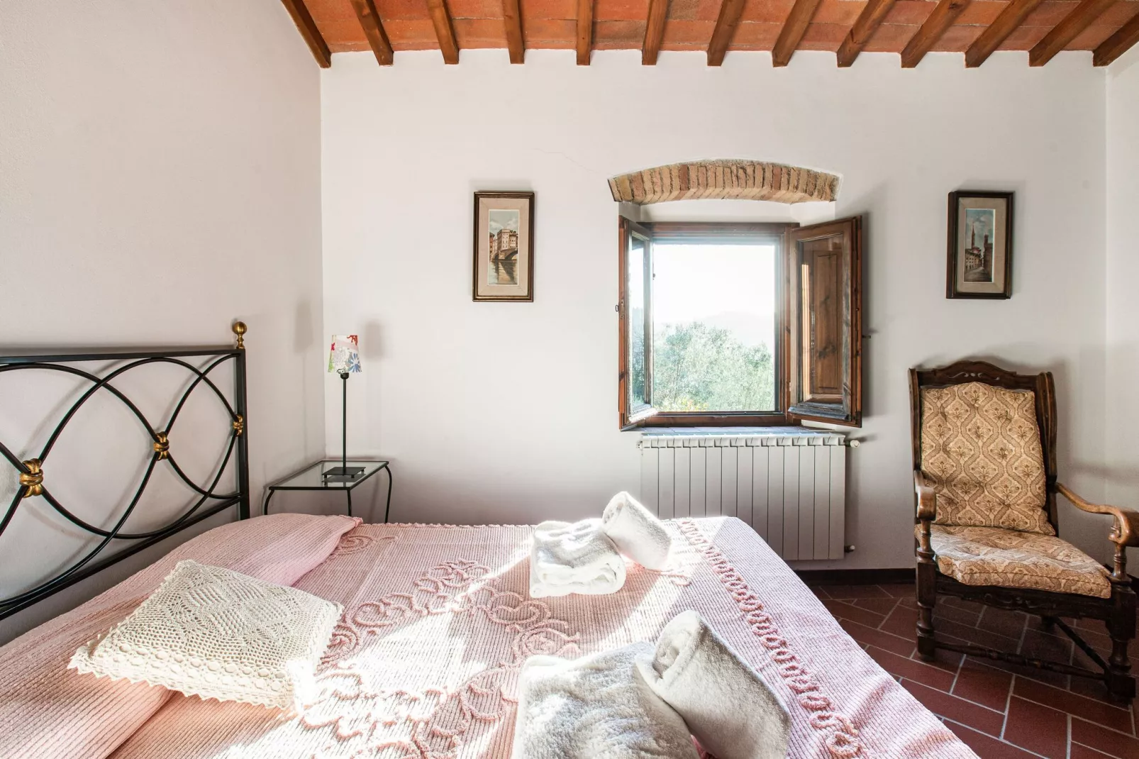 Rosa-Bedroom