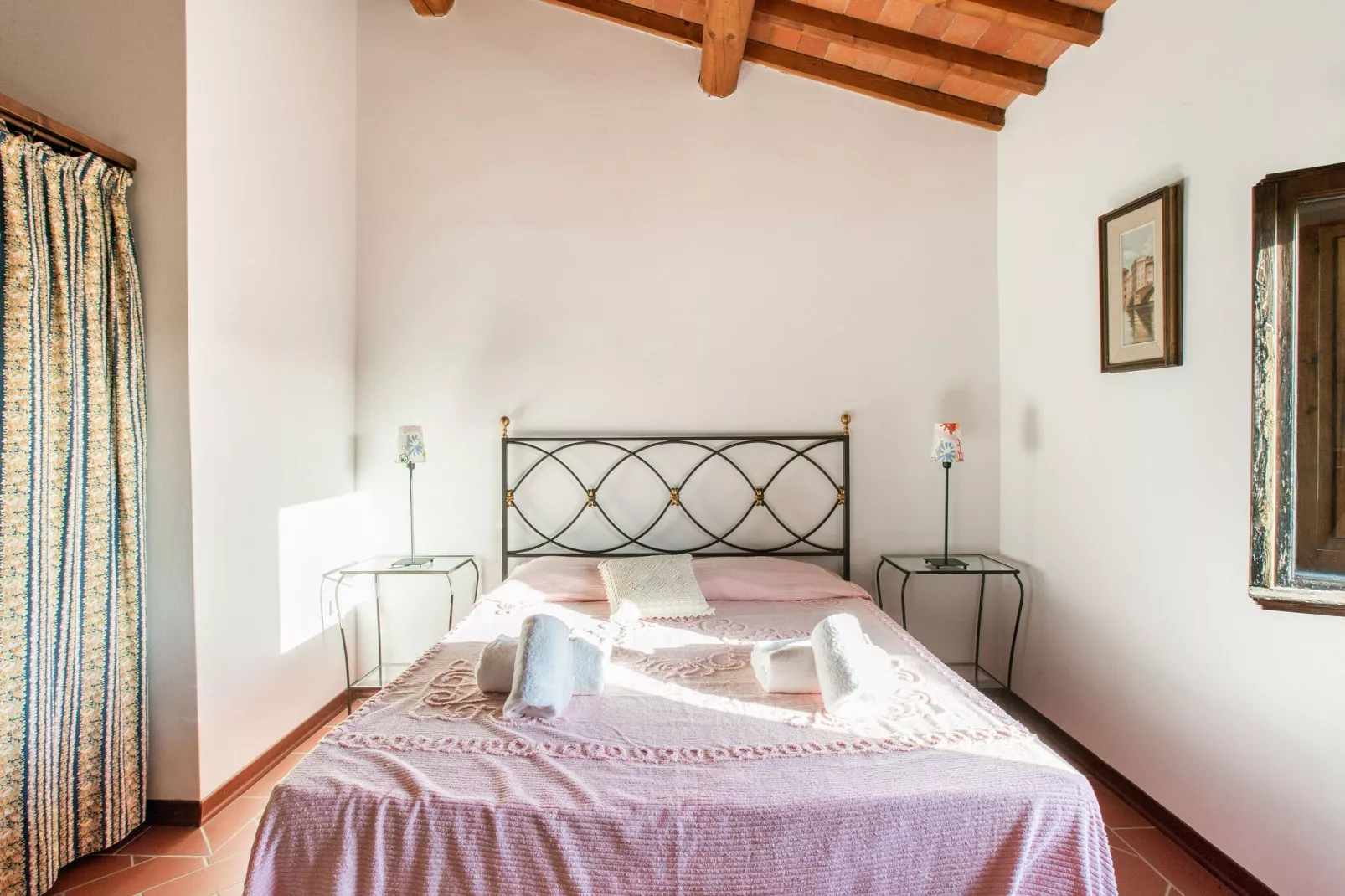 Rosa-Bedroom