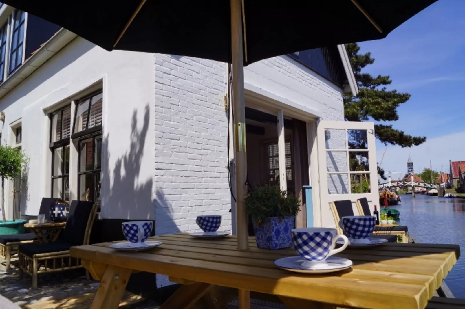 Skippers Inn-Außenbereich Sommer