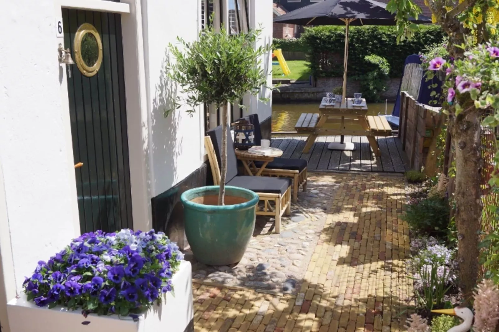 Skippers Inn-Außenbereich Sommer