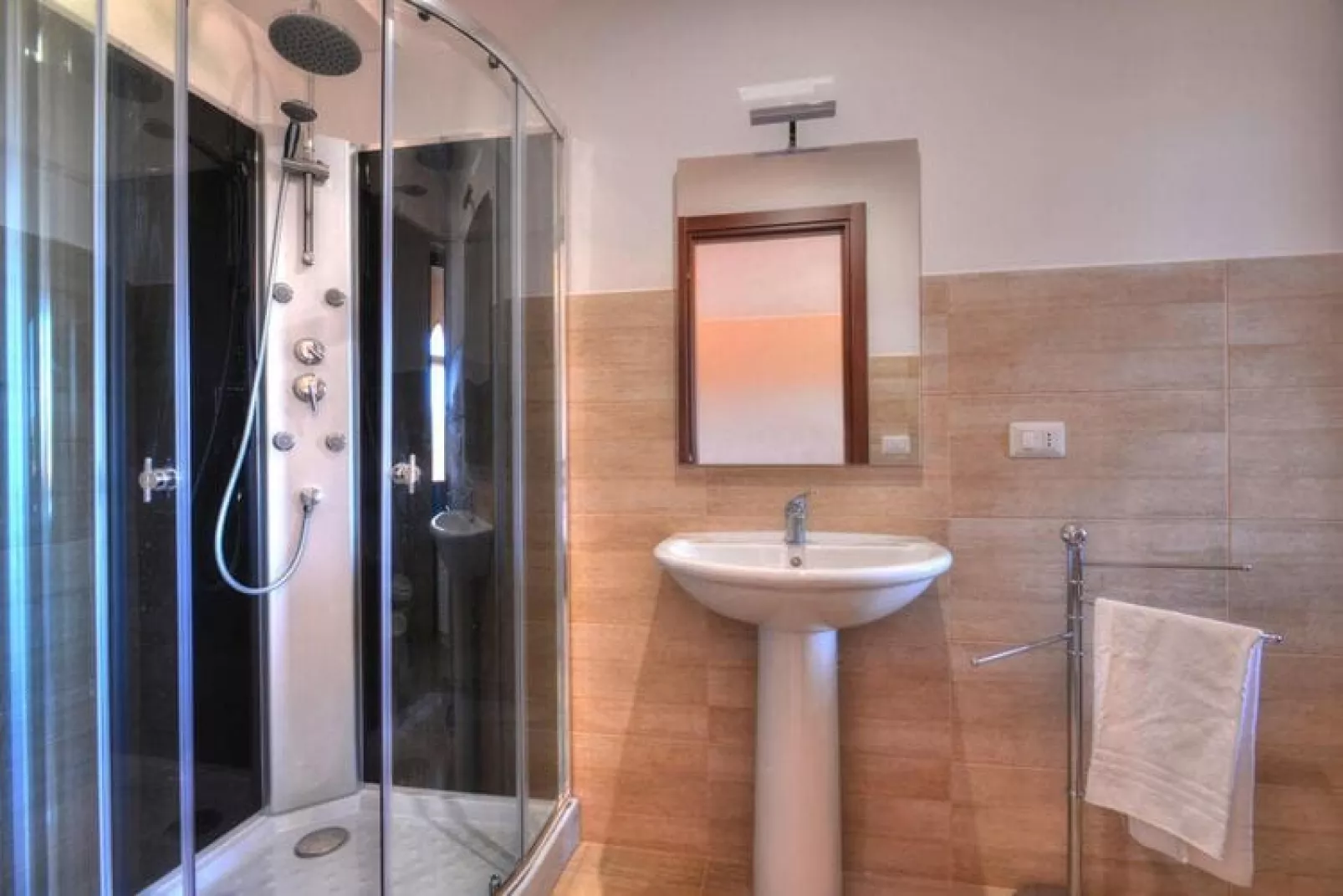 Holiday home Floridia-Villa Smeraldo10 Pax mit Privatpool-Badezimmer