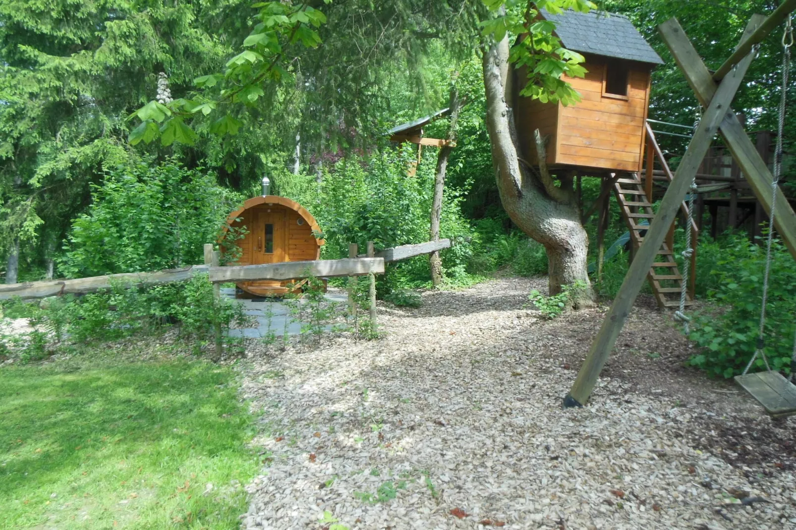 La Canne à Pêche-Gardens summer