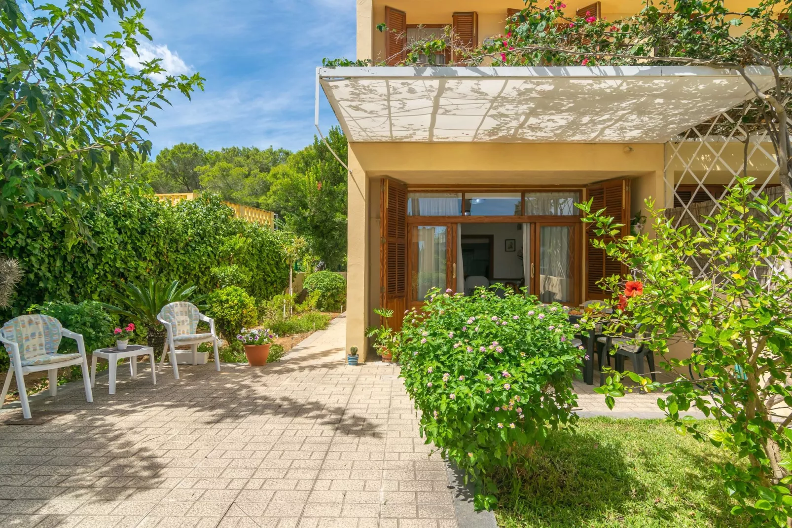 Bella-Exterior summer