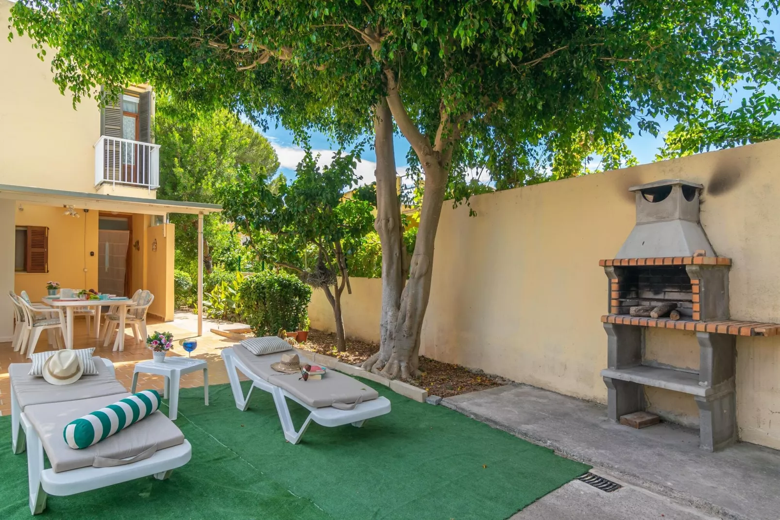 Bella-Exterior summer