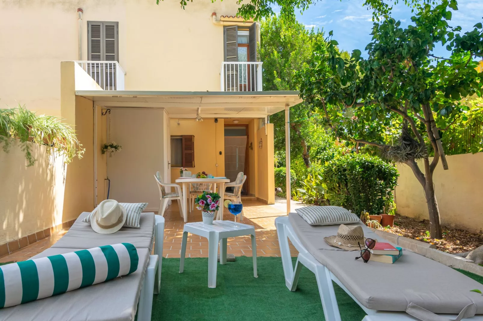 Bella-Exterior summer
