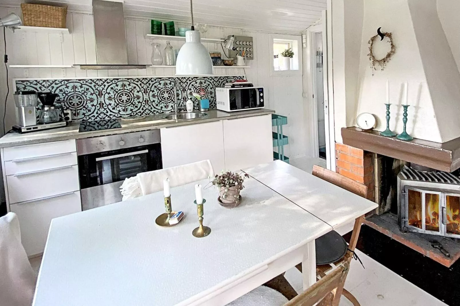 Seaside Charm on Okno Island-By Traum-Indoor