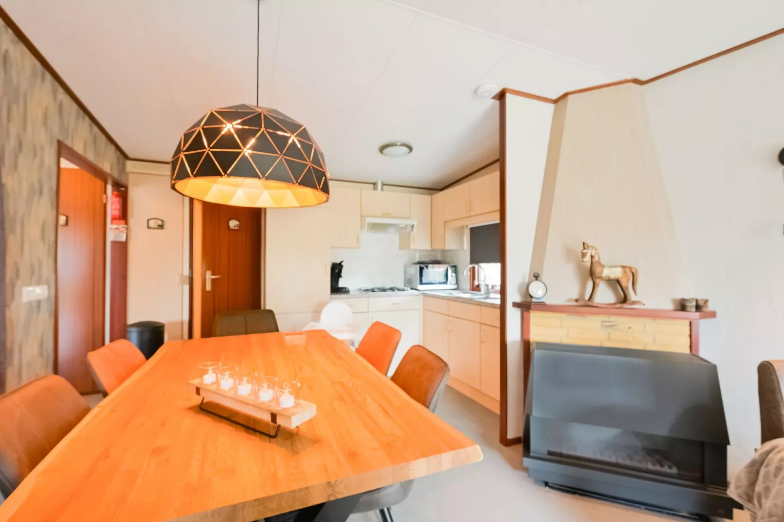 Huisje 37-Dining room